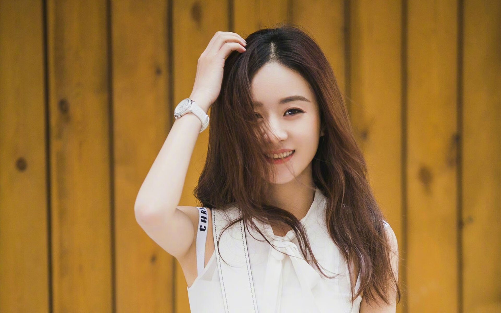 前锋回撤参与组织是否弱化中场防守覆盖，回撤型前锋